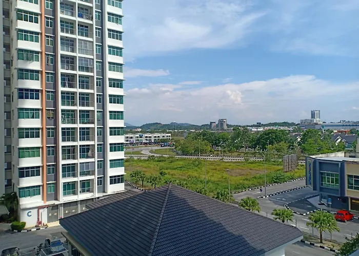 Pool View 3-Bedroom Cozy Apartment In Meru, Ipoh